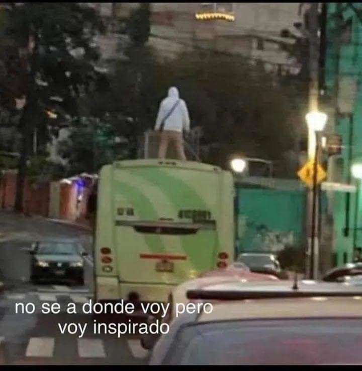 hombre en bus con leyenda de inspirado